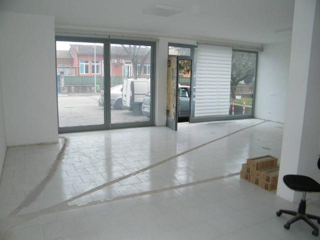 Locale Commerciale in affitto a Santa Maria di Camisano, Camisano Vicentino