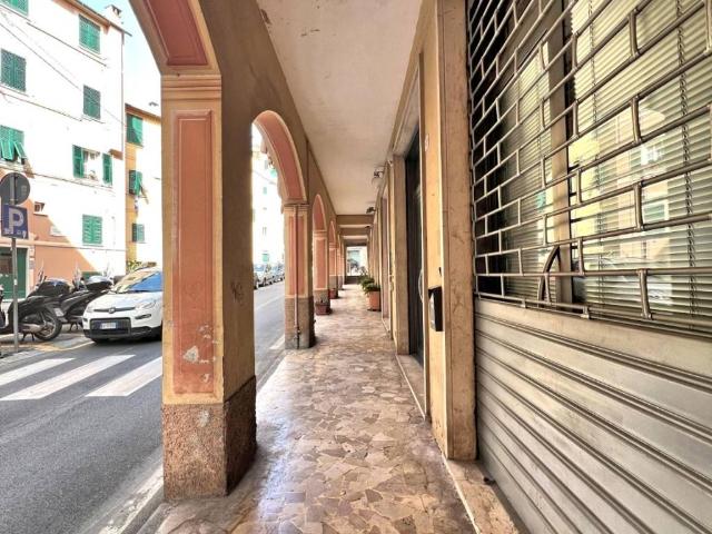 Locale Commerciale in affitto a Camogli, Liguria