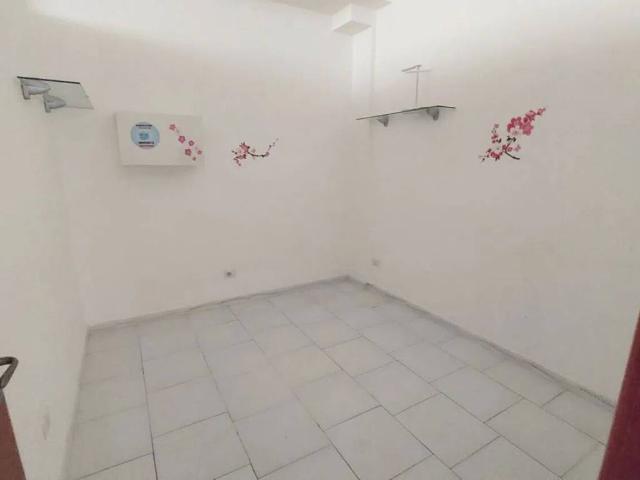 Locale Commerciale in affitto a Campagna, Campania