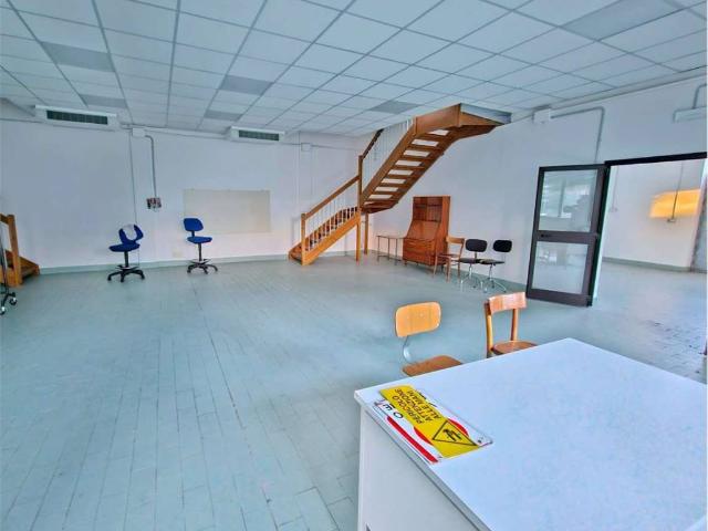 Locale Commerciale in affitto a Pianura Reggiana, Re