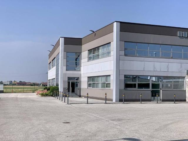 Locale Commerciale in affitto a Campi Bisenzio, Toscana