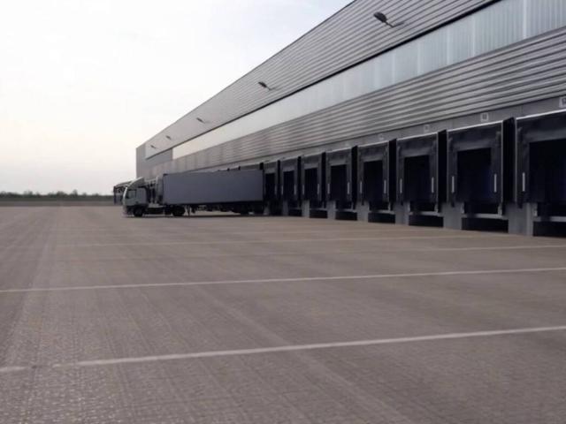 Locale Commerciale in affitto a San Lorenzo, Campi Bisenzio