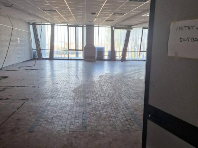 Locale Commerciale in affitto a Centola, Campi Bisenzio