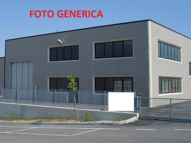 Locale Commerciale in affitto a Campi Bisenzio, Toscana