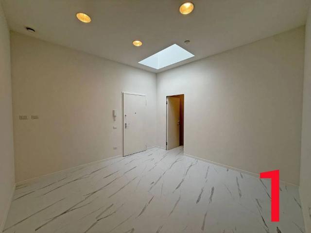 Locale Commerciale in affitto a San Lorenzo, Campi Bisenzio