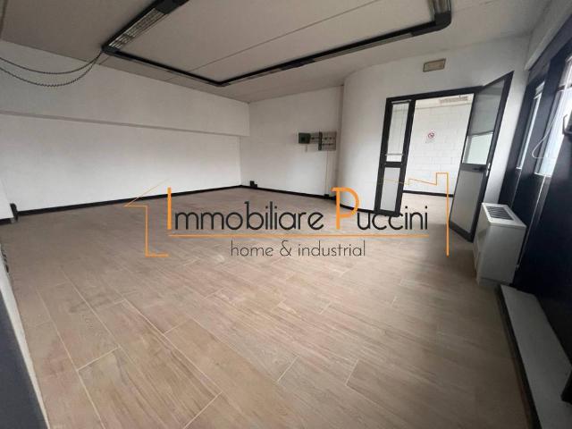 Locale Commerciale in affitto a La Villa, Campi Bisenzio