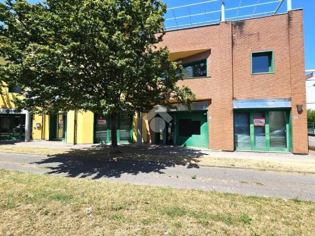 Locale Commerciale in affitto a San Lorenzo, Campi Bisenzio