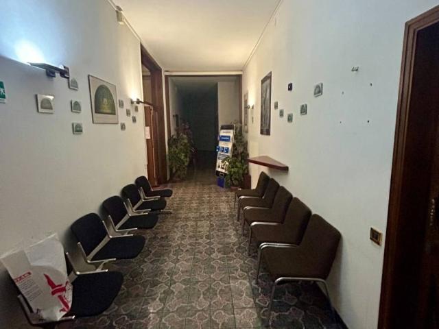 Locale Commerciale in affitto a San Lorenzo, Campi Bisenzio
