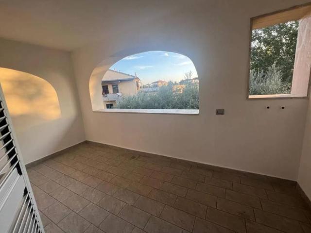 Locale Commerciale in affitto a Centola, Campi Bisenzio