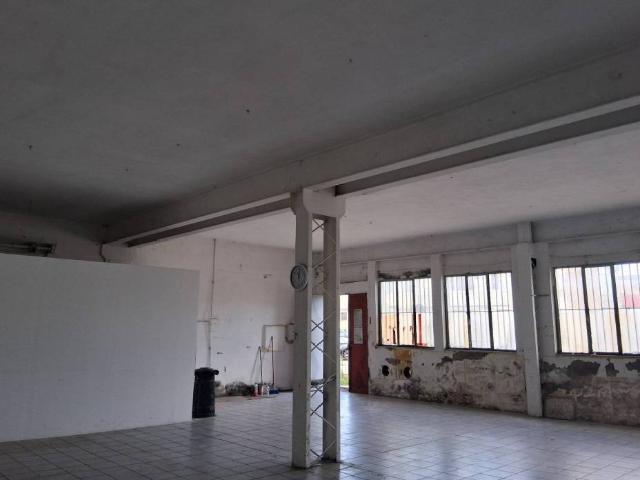 Locale Commerciale in affitto a San Donnino, Campi Bisenzio
