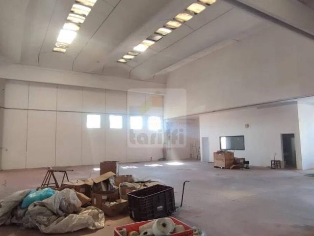 Locale Commerciale in affitto a La Villa, Campi Bisenzio