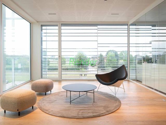 Locale Commerciale in affitto a Santa Maria, Campi Bisenzio