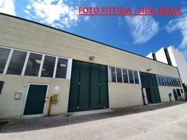 Locale Commerciale in affitto a Campi Bisenzio, Toscana