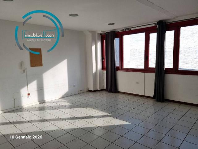 Locale Commerciale in affitto a San Lorenzo, Campi Bisenzio