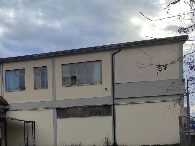Locale Commerciale in affitto a San Donnino, Campi Bisenzio