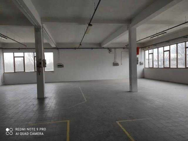 Locale Commerciale in affitto a San Donnino, Campi Bisenzio