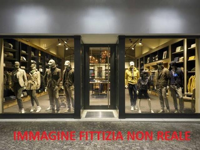 Locale Commerciale in affitto a Campi Bisenzio, Toscana