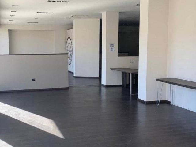 Locale Commerciale in affitto a Venturina Terme, Campiglia Marittima