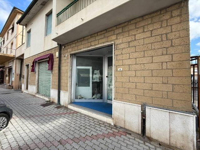 Locale Commerciale in affitto a Campiglia Marittima, Livorno
