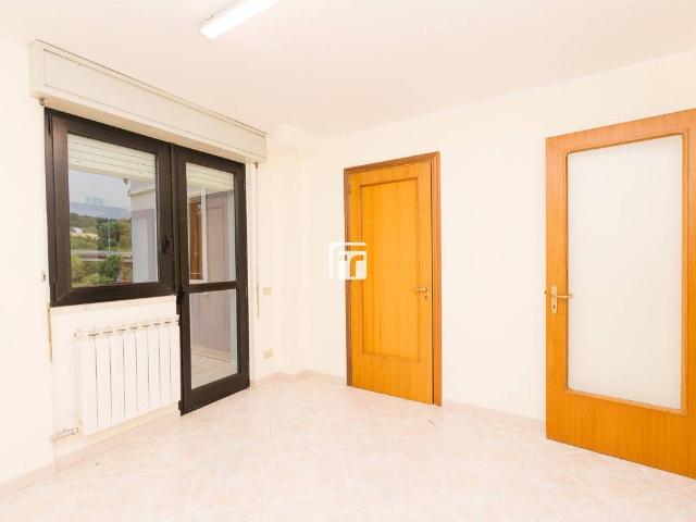 Locale Commerciale in affitto a Campobasso, Molise