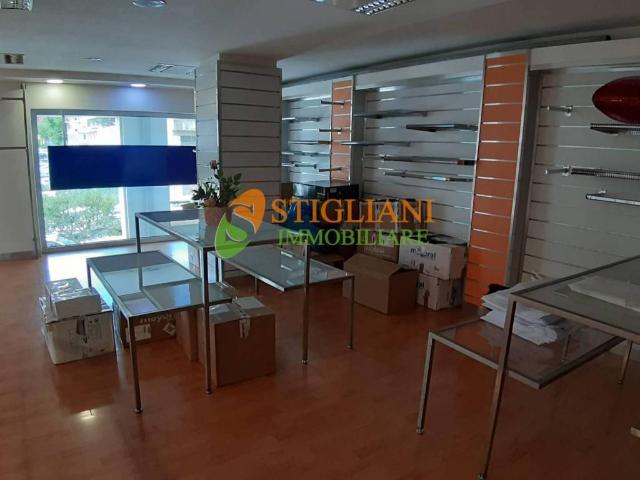 Locale Commerciale in affitto a Campobasso, Molise