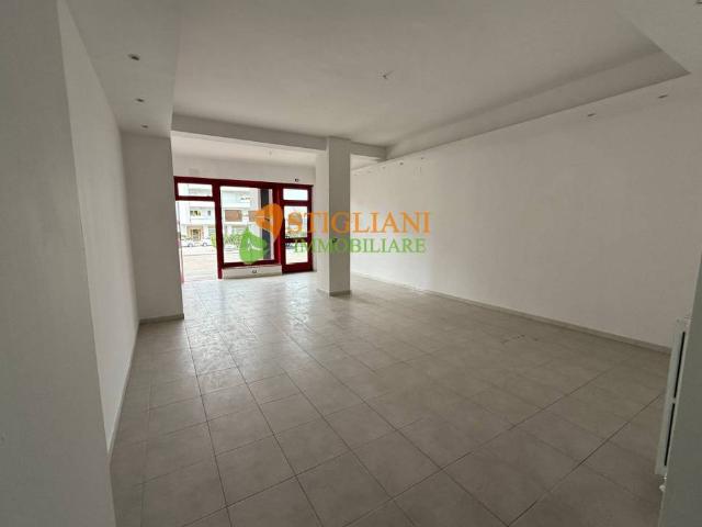 Locale Commerciale in affitto a Campobasso, Molise