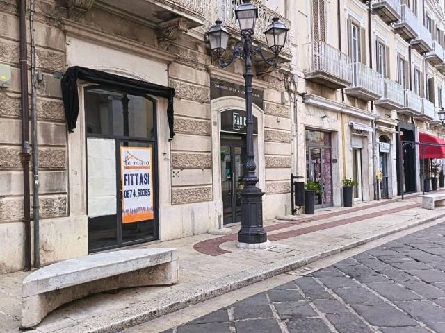 Locale Commerciale in affitto a Campobasso, Molise