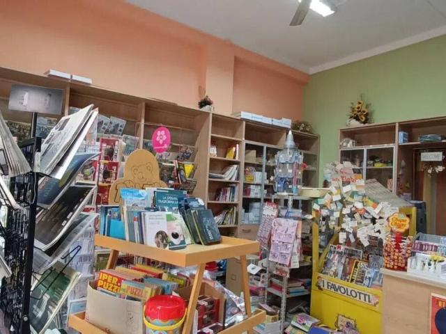 Locale Commerciale in vendita a Campofelice Di Roccella, Sicilia