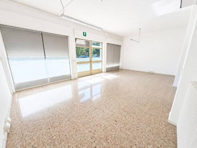 Locale Commerciale in affitto a Campoformido, Friuli-Venezia Giulia