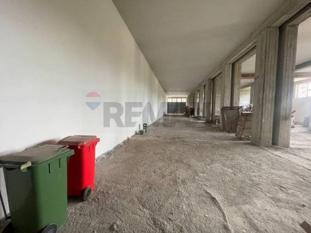 Locale Commerciale in affitto a Piano Tavola, Camporotondo Etneo
