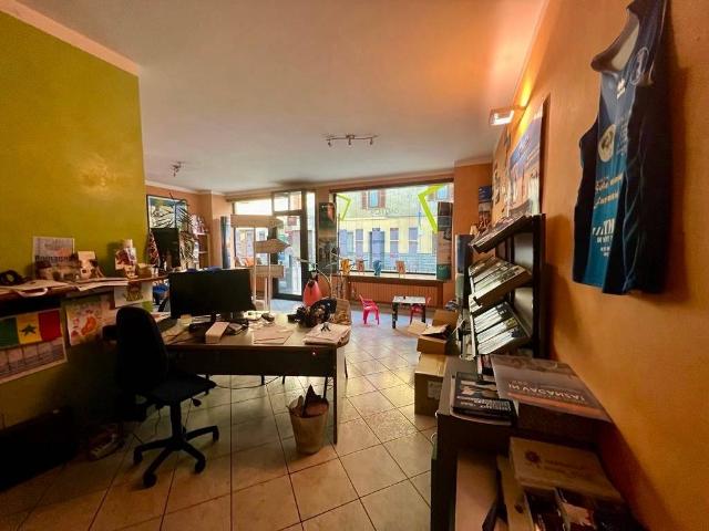 Locale Commerciale in affitto a Piemonte, Biella