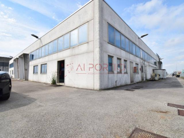 Locale Commerciale in affitto a Candiana, Veneto