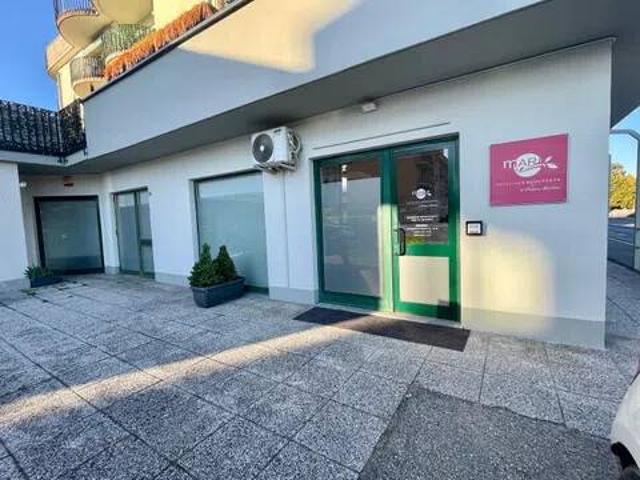 Locale Commerciale in vendita a Piemonte, Asti