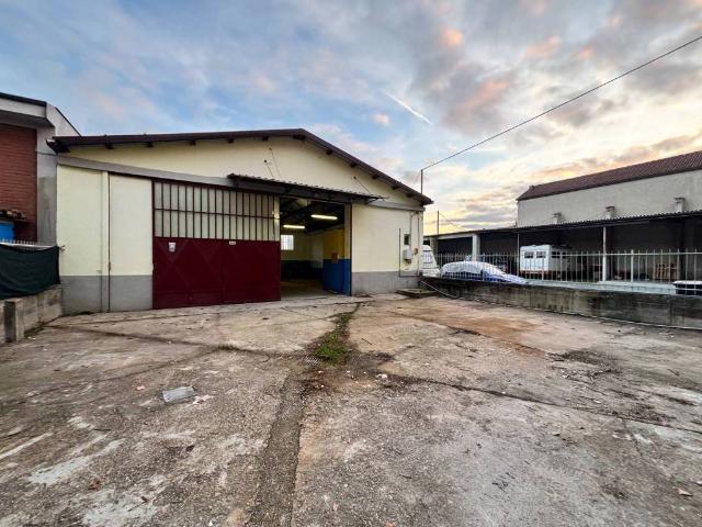 Locale Commerciale in affitto a Piemonte, Asti