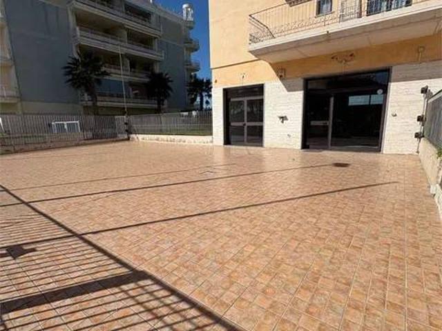 Locale Commerciale in affitto a Puglia, Barletta-andria-trani