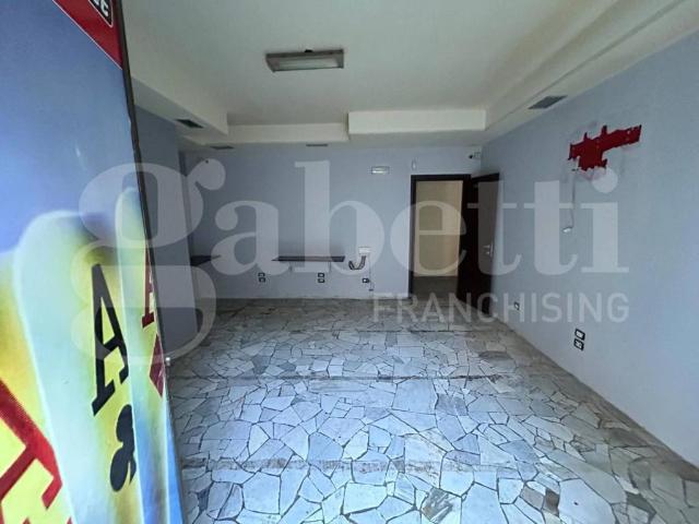 Locale Commerciale in affitto a Puglia, Barletta-andria-trani