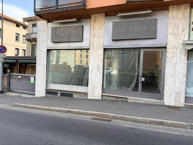 Locale Commerciale in affitto a Cantù, Lombardia