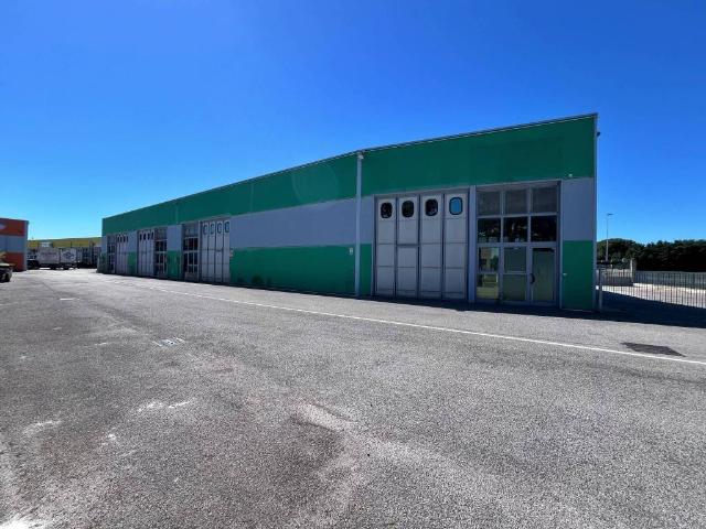 Locale Commerciale in affitto a Caorle, Veneto