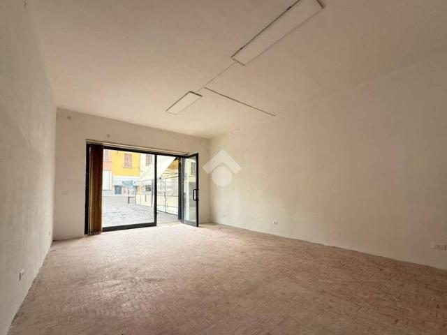 Locale Commerciale in affitto a Caorso, Reggio Emilia