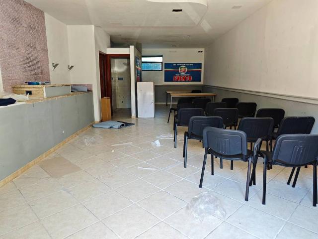 Locale Commerciale in affitto a Capaccio, Campania