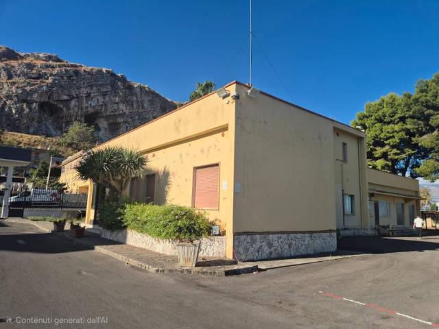 Locale Commerciale in affitto a Capaci, Sicilia