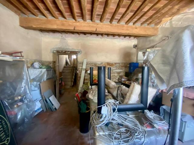 Locale Commerciale in affitto a San Quirico, Capannori
