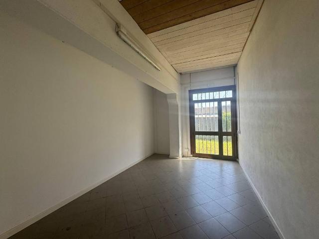 Locale Commerciale in affitto a San Quirico, Capannori