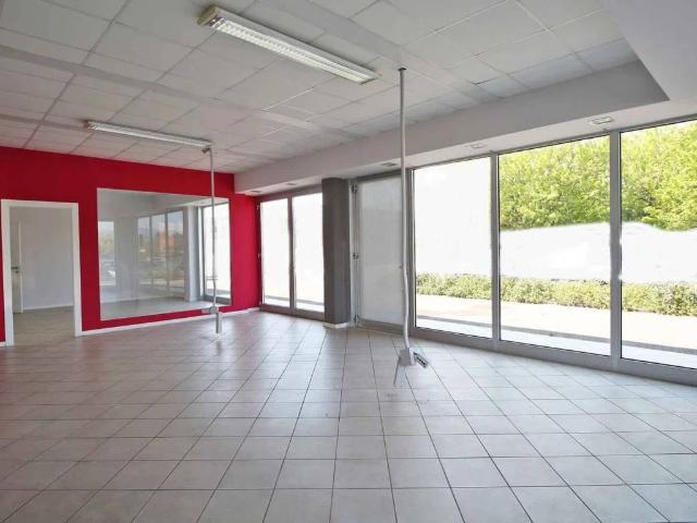 Locale Commerciale in affitto a Coselli, Capannori