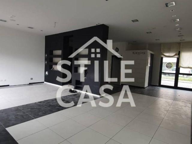 Locale Commerciale in affitto a Capannori, Lucca