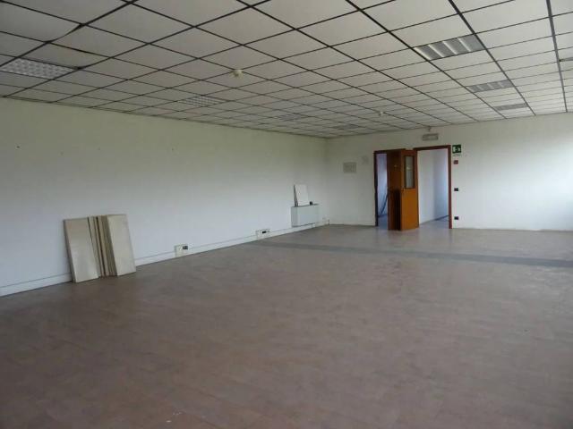 Locale Commerciale in affitto a San Quirico, Capannori