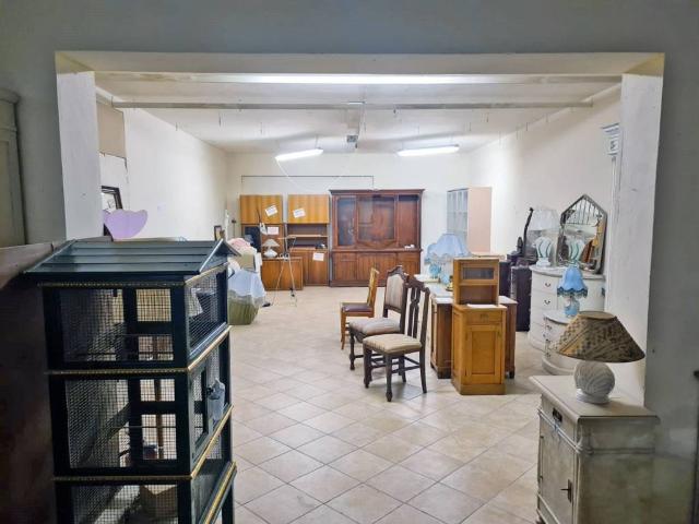 Locale Commerciale in affitto a San Colombano, Capannori