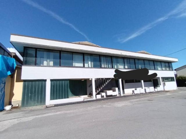 Locale Commerciale in affitto a Capannori, Toscana