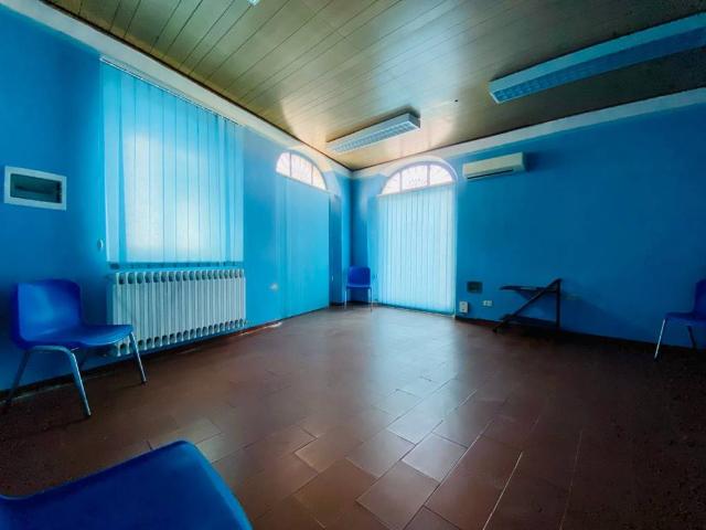 Locale Commerciale in affitto a Zone, Capannori