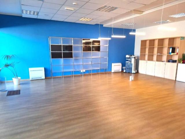 Locale Commerciale in affitto a Capannori, Lucca